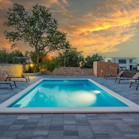Apartments Cesare With Shared Pool Ližnjan Exterior foto