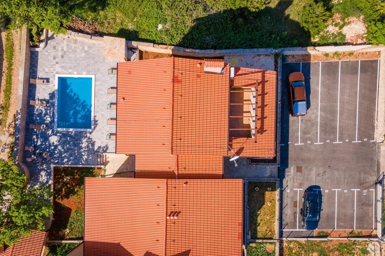 Apartments Cesare With Shared Pool Ližnjan Exterior foto