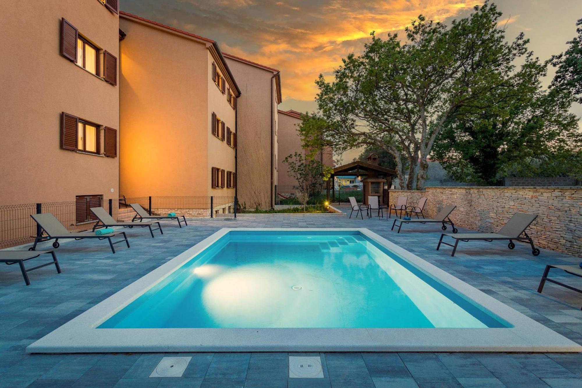 Apartments Cesare With Shared Pool Ližnjan Exterior foto