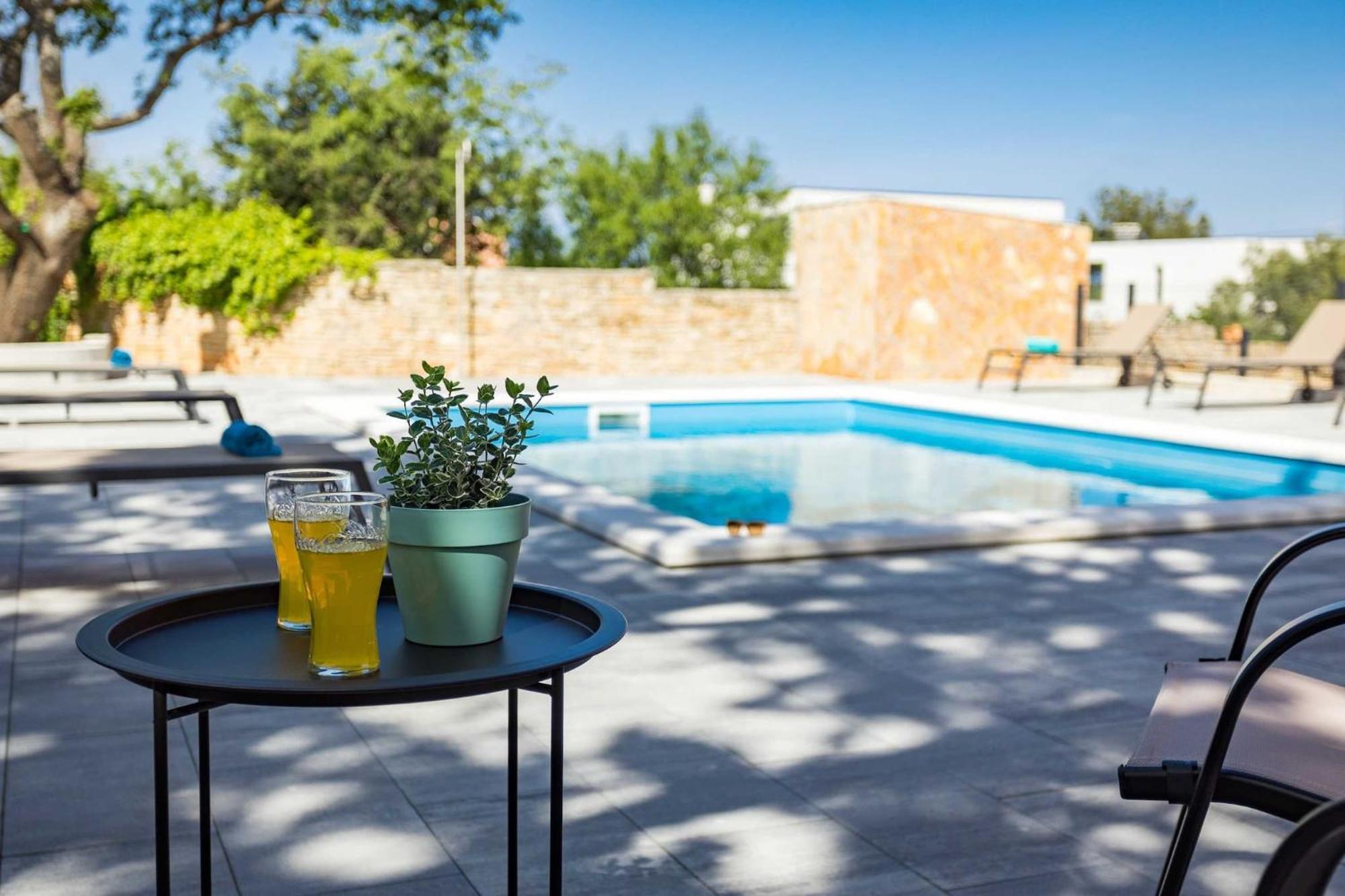 Apartments Cesare With Shared Pool Ližnjan Exterior foto