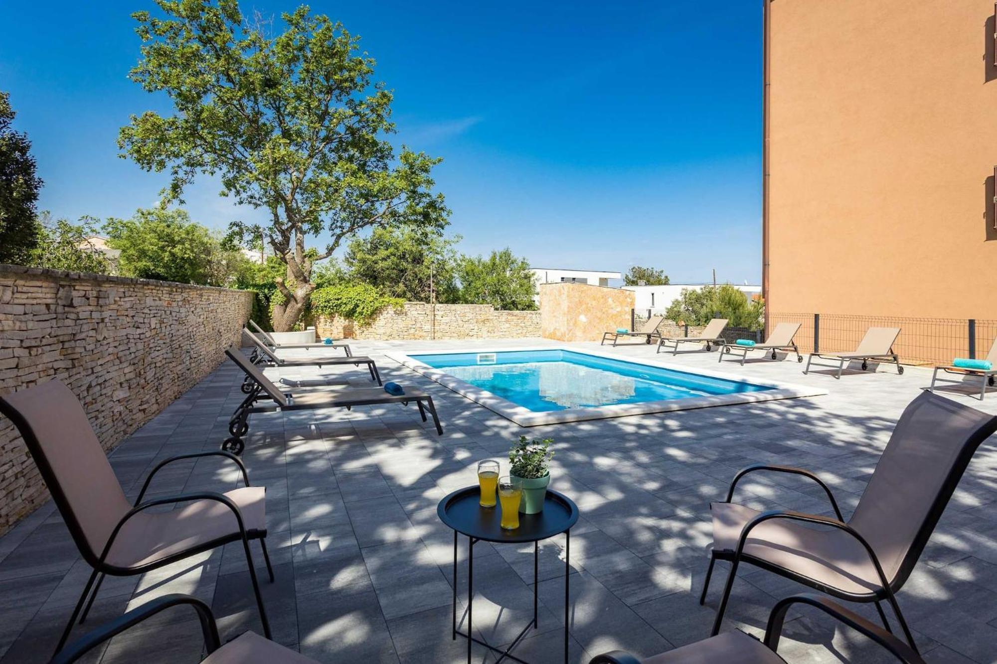 Apartments Cesare With Shared Pool Ližnjan Exterior foto