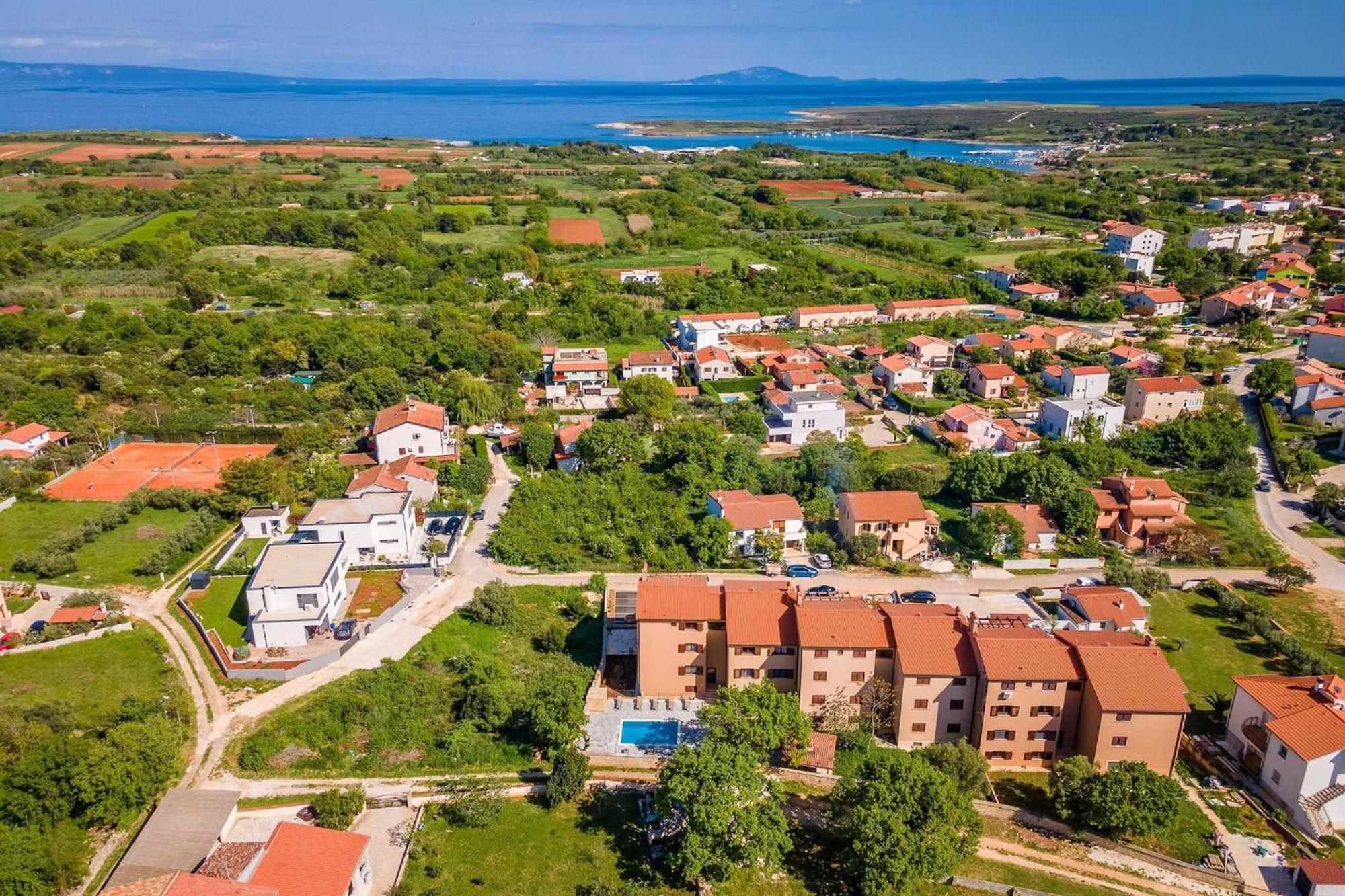 Apartments Cesare With Shared Pool Ližnjan Exterior foto