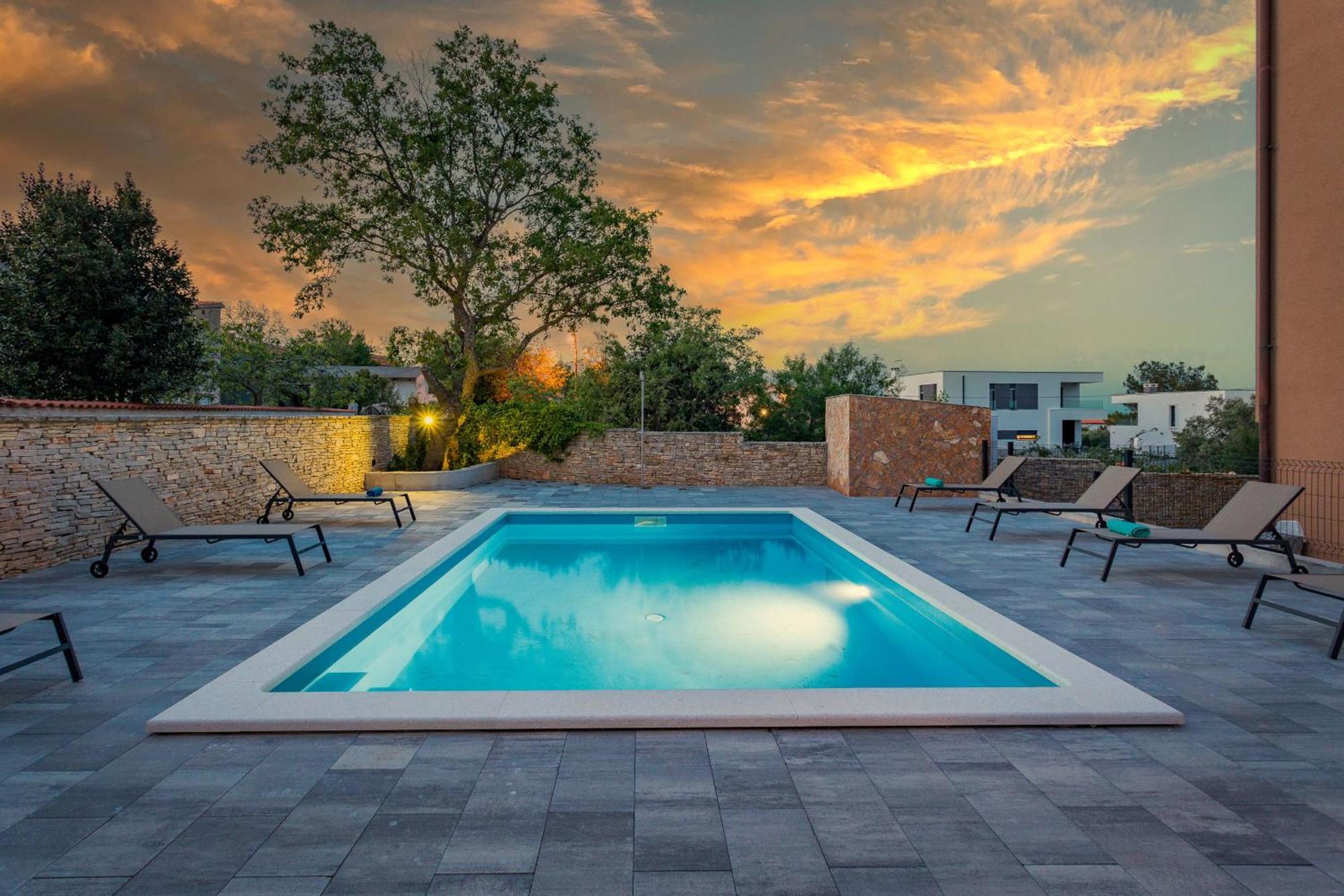 Apartments Cesare With Shared Pool Ližnjan Exterior foto
